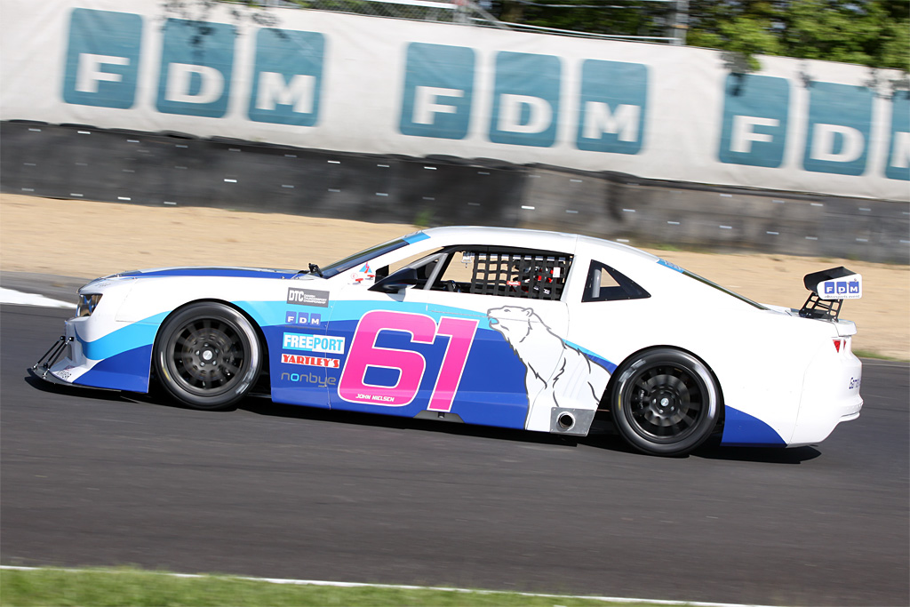 Det bliver stort og buldrende, når Auto-G Danish Thundersport Championship i pinsen skydes i gang på FDM Jyllandsringen
(Foto: Ole Sørensen)